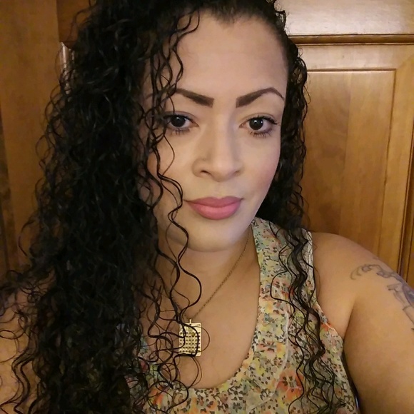 Meet your Posher, Gabrielle - Picture 1 of 1